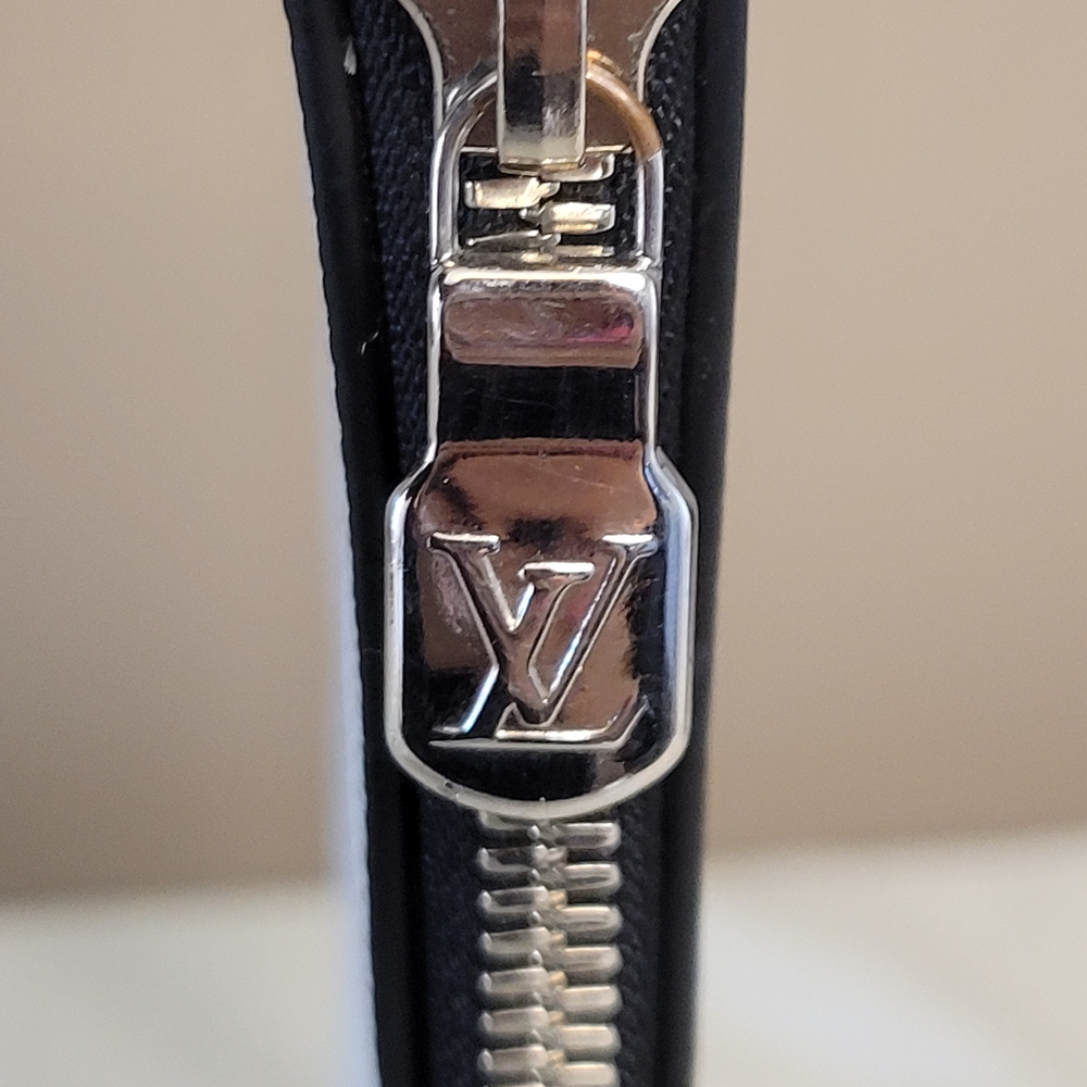 Louis Vuitton White Monogram Clutch with Silver Accents (IC chipped) - Picture 5 of 13